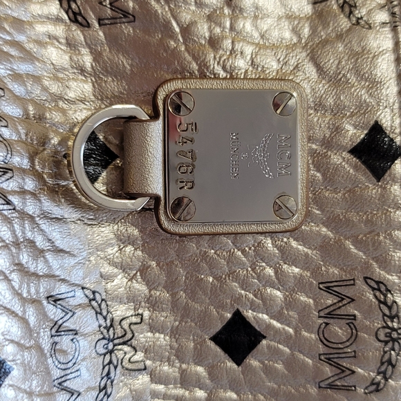 🎁SOLD🎁 MCM GOLD Fanny Pack Berlin Gold. - Picture 7 of 9